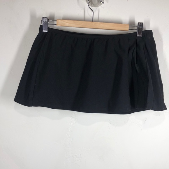 Lands' End Other - Land’s End black pleated skirt swim bottom size 6